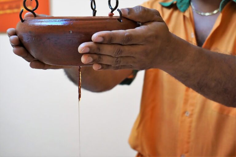 stirnöl, cast, ayurveda-3581719.jpg
